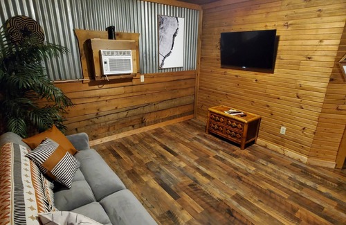 Sulphur Apartment | Little Woods - Cabin Tucked in the Woods