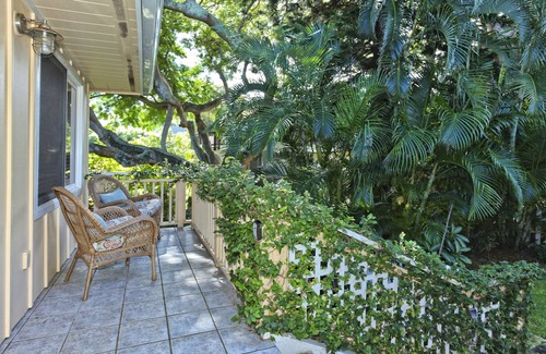 Lanikai Cottage | Little Yellow Cottage: Steps to Lanikai Beach