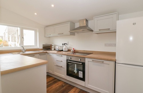 Cheddar Cottage | LITTLEMOOR COTTAGE, romantic, with open fire in Draycott