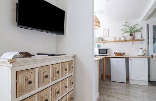 Woodbridge Cottage | LITTLES LIMES, country holiday cottage, with a garden in Woodbridge