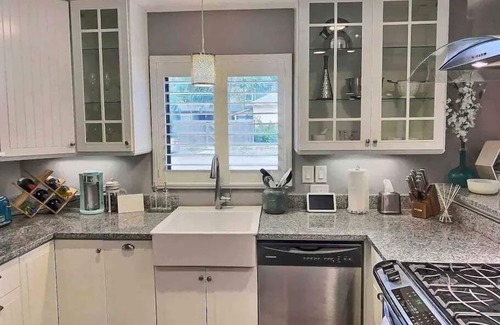 Littleton House | Littleton Cottage🏡2 blocks to Main🛍️Pets🐶Fenced Yard♨️Firepit🤑0 Cleaning & Pet Fee