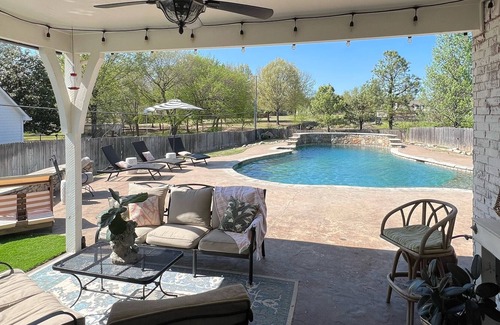 Broken Arrow House | LIV GOLF TOURNAMENT - JUST 1 MILE from Cedar Ridge Country Club