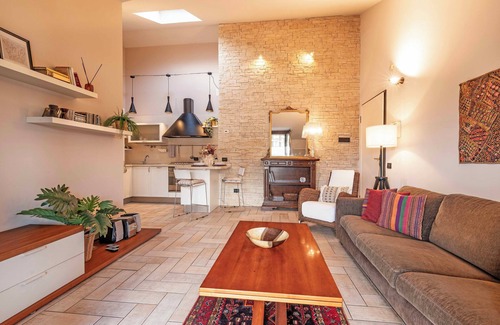 Treviso Apartment | Livable terrace, brightness and comfort, just a step away from the Acorn!