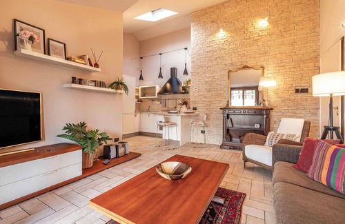 Treviso Apartment | Livable terrace, brightness and comfort, just a step away from the Acorn!