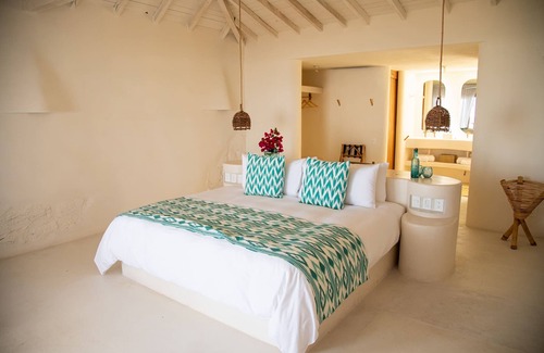 Troncones Hotel | Live barefoot in our hotel in front of the sea with the best Mediterranean cuisine.