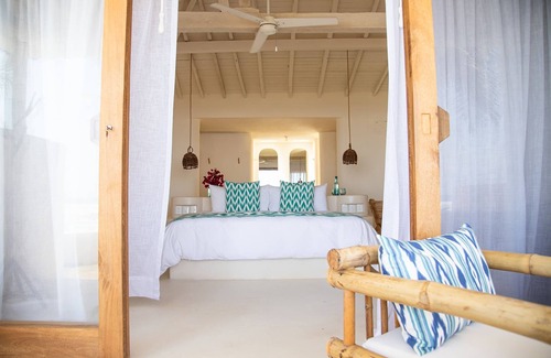 Troncones Hotel | Live barefoot in our hotel in front of the sea with the best Mediterranean cuisine.