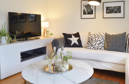 Lilla Nyckelviken House | Live comfortably and centrally on vacation.