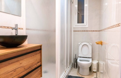 Sants-Montjuic Apartment | Live in the hearth of Barcelona at our modern apartment.