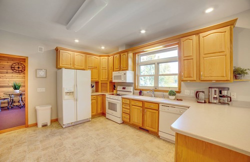 Grand Junction House | Live Large on Saddle Lake! Family Home w/Dock