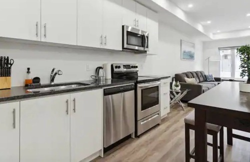 Pickering House | Live Lavishly: Modern 2B/2B + Office, 5G, Parking