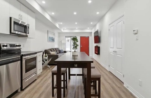 Pickering House | Live Lavishly: Modern 2B/2B + Office, 5G, Parking