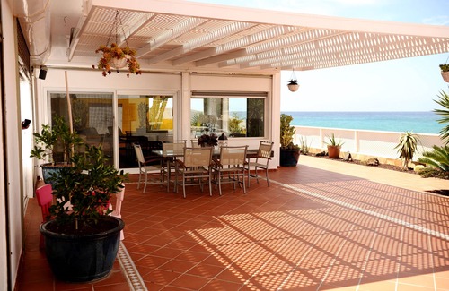 Bahia Calma House | Live like a Hollywood star: a spectacular beach property!