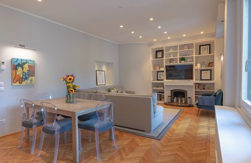 Oltrarno Apartment | Live like a local, terrace, views, next to Ponte Vecchio, designer 3bd/3bth