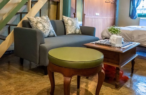 Pom Prap House | Live Local