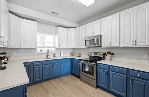 North Charleston House | ⭐Live on the Water! Lake Palmetto Palm w/Patio - 10Min to Downtown & Beaches⭐