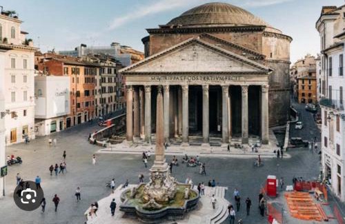 Rione VIII Sant'Eustachio Apartment | Live Roma - Luxury Pantheon View