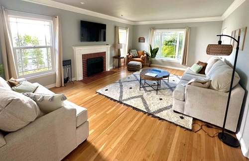 Loma Portal House | Live San Diego in Style 5BR - 4BR + Loft BR