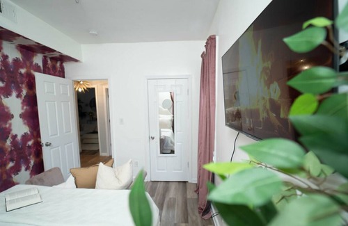 East Orange Apartment | "Live the City Life in Style: Unforgettable Urban Retreat Awaits!