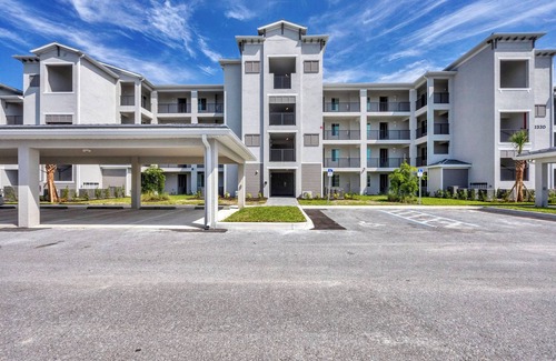 Venice Condo | Live the FL Country Club Life - UNLIMITED GOLF - 3min drive to ATL BRAVES