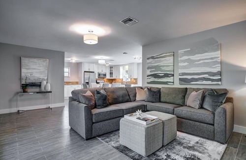 Coral Heights House | Live the Good Life and Make Vivid Memories!