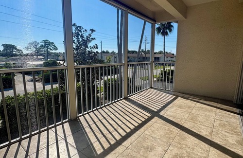 Venice Condo | Live the island life 0.7 mi to the beach, in our 2 bed, 2 bath condo in Venice!