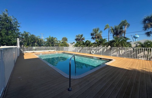 Venice Condo | Live the island life 0.7 mi to the beach, in our 2 bed, 2 bath condo in Venice!