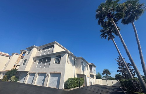 Venice Condo | Live the island life 0.7 mi to the beach, in our 2 bed, 2 bath condo in Venice!
