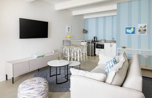 New Town Hotel | Live the Island Life | Pool, Lawn Games, Cabanas & Karaoke Nights
