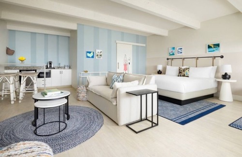 New Town Hotel | Live the Island Life | Pool, Lawn Games, Cabanas & Karaoke Nights
