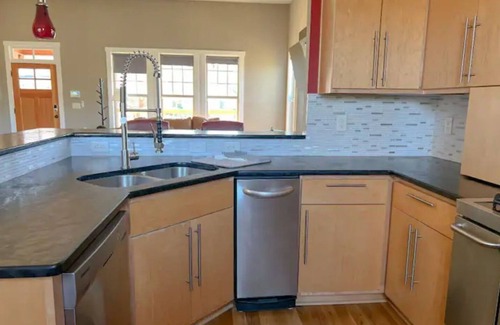 Smyrna House | Live, Work, Play! Near Battery Park/Braves & more! Prime location near highways!
