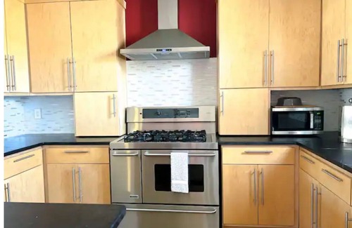 Smyrna House | Live, Work, Play! Near Battery Park/Braves & more! Prime location near highways!