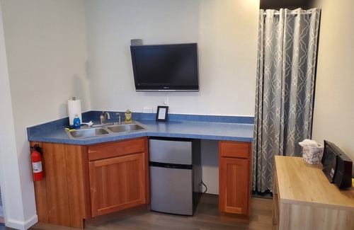 King Ferry Cottage | Live your Best Vacation Life! Lovely 4 BR Property on Cayuga Lake. Dog Friendly