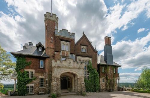 Sart-lez-Spa House | Live your dream at this castle in the city of Spa
