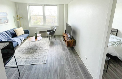 Corryville Apartment | ★Lively 1BD/1BA + Gym - Downtown Cincinnati★