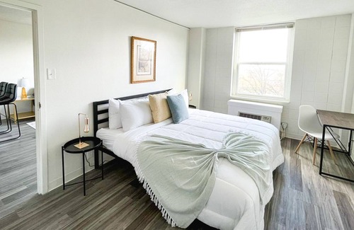 Corryville Apartment | ★Lively 1BD/1BA + Gym - Downtown Cincinnati★