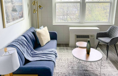 Corryville Apartment | ★Lively 1BD/1BA + Gym - Downtown Cincinnati★