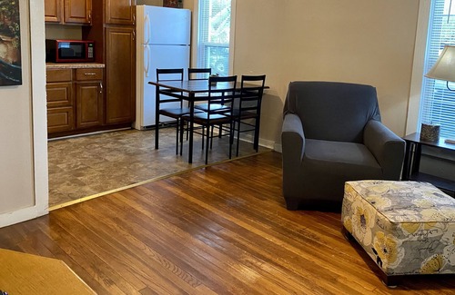 Lindale House | Lively Lindale - 3 Blocks to downtown - Large backyard
