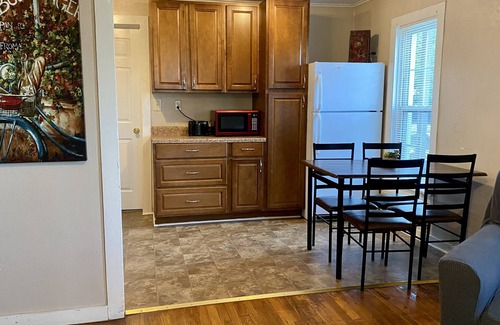 Lindale House | Lively Lindale - 3 Blocks to downtown - Large backyard