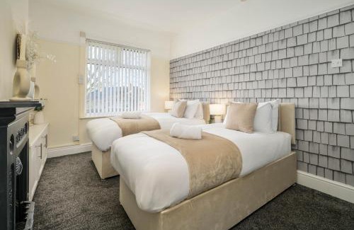 Liverpool Apartment | Liverpool 3 Bedroom Contractor Stay Cherry House