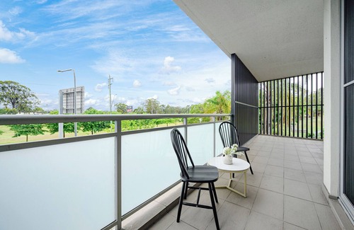 Liverpool Apartment | Liverpool adorable 2Br apt with Free Parking