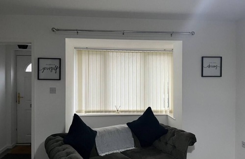 Huyton House | Liverpool Hideaway - Modern 3-Bed House
