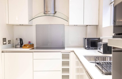 Bishopsgate Apartment | Liverpool St Three Bedroom Home near Tube Station
