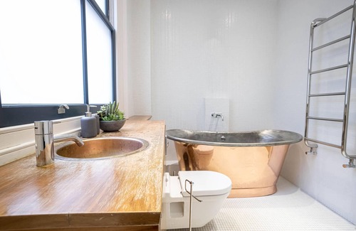 Bishopsgate Apartment | Liverpool St Three Bedroom Home near Tube Station