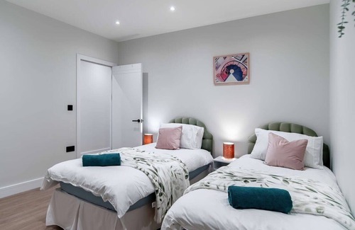 Westcliff-on-Sea Apartment | Livestay Luxury 2Bed Flat in Southend-on-Sea 8