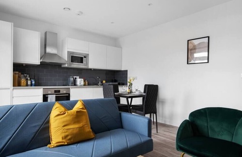 Aylesbury Apartment | Livestay Modern 2Bed Apt / Balcony in Aylesbury9