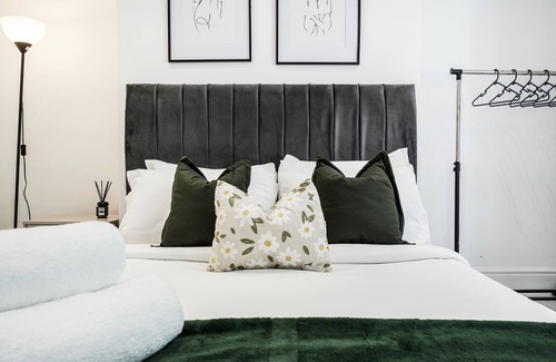 Larkhall Apartment | Livestay - Trendy 2 Bed Clapham Apartment