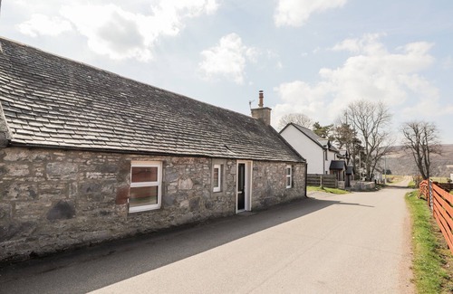 Tomintoul Cottage | LIVET COTTAGE, pet friendly, with open fire in Tomintoul