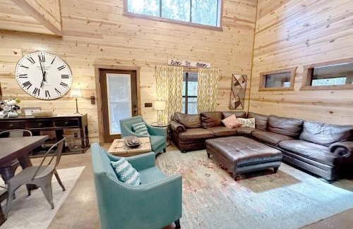 Hochatown House | Livin' the Dream - Relaxing Escape for 8