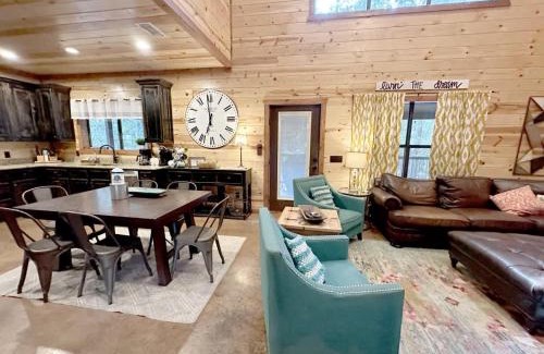 Hochatown House | Livin' the Dream - Relaxing Escape for 8