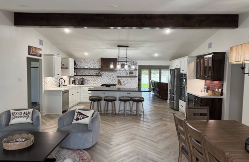 Oakwood House | Livin' The Life Inn CStat